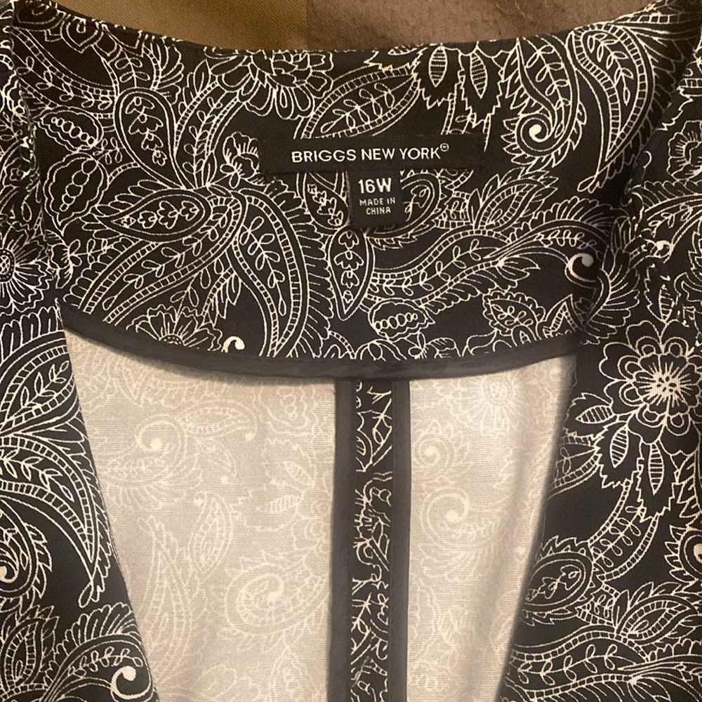 Briggs New York bl/wh paisley jacket, one front button, Sz 16W, unlined, EUC - Picture 5 of 8